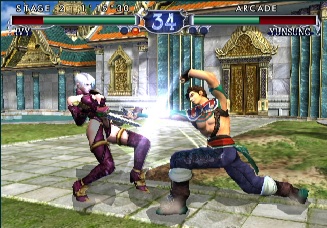 Ivy blocks Yunsung's attack in SoulCalibur II.